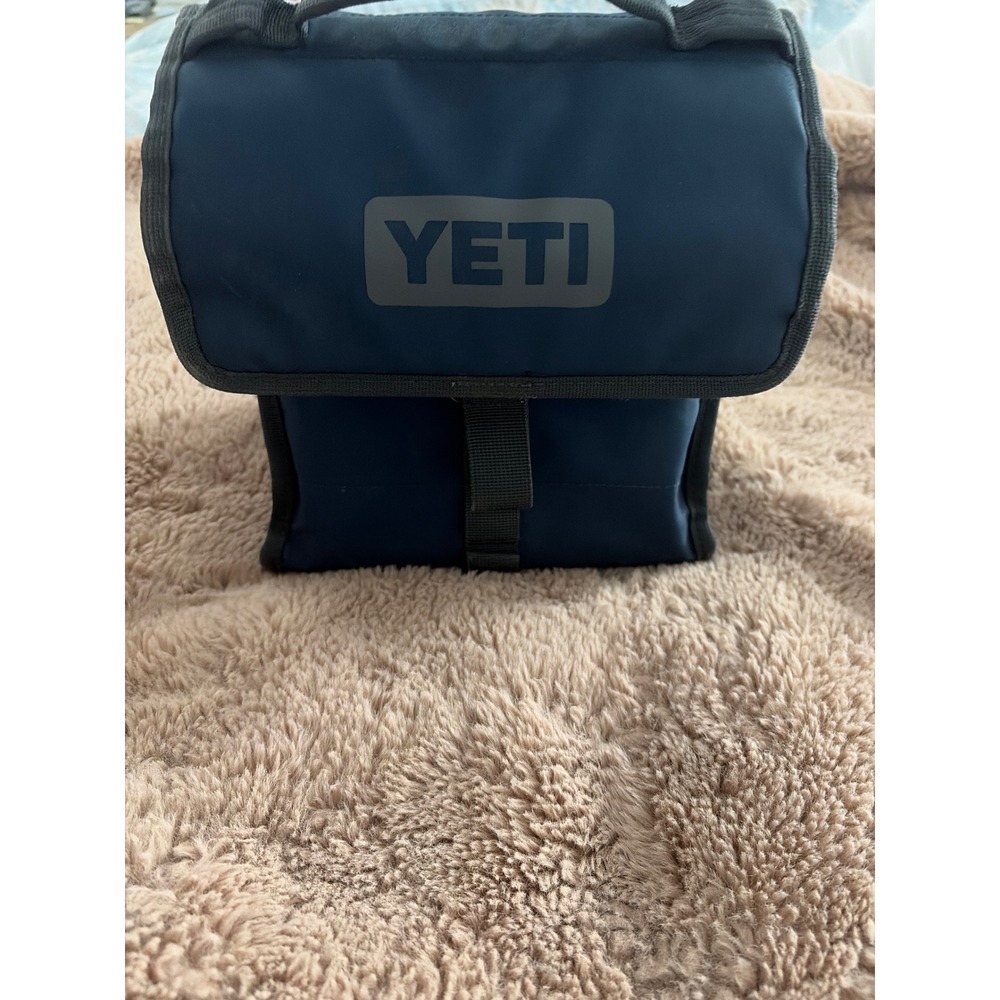 YETI Daytrip Lunch Bag Navy Blue Foldable Insulated Lunch Box Cooler
